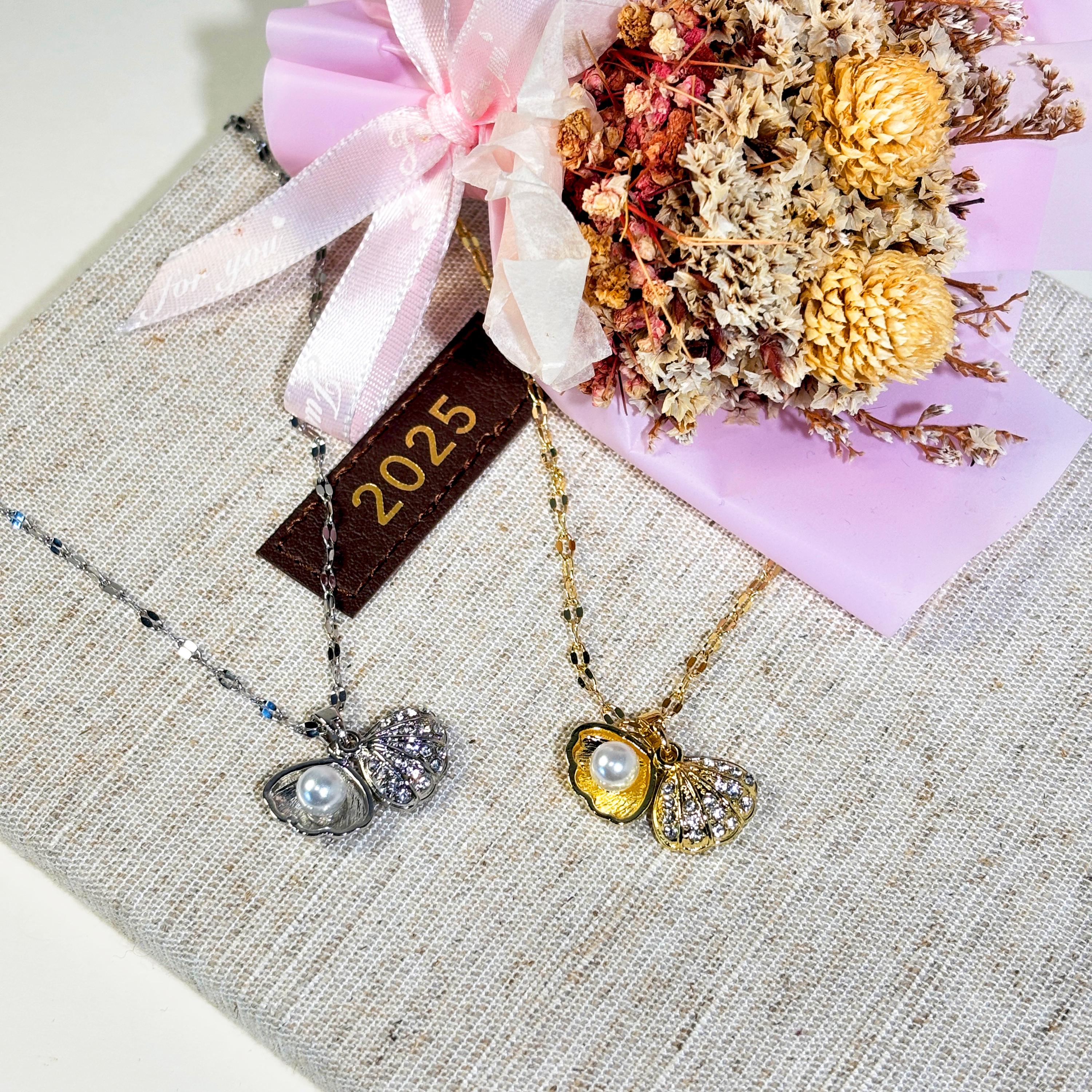 Silver Clam Sea Shell Ocean Necklace by Stella Amoré