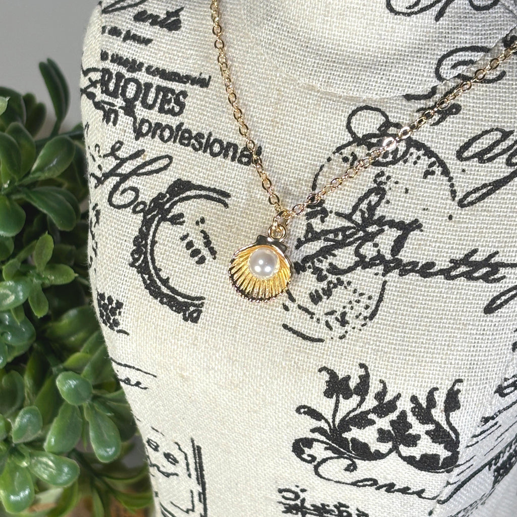 Sea Shell Necklace with Pearl by Stella Amoré