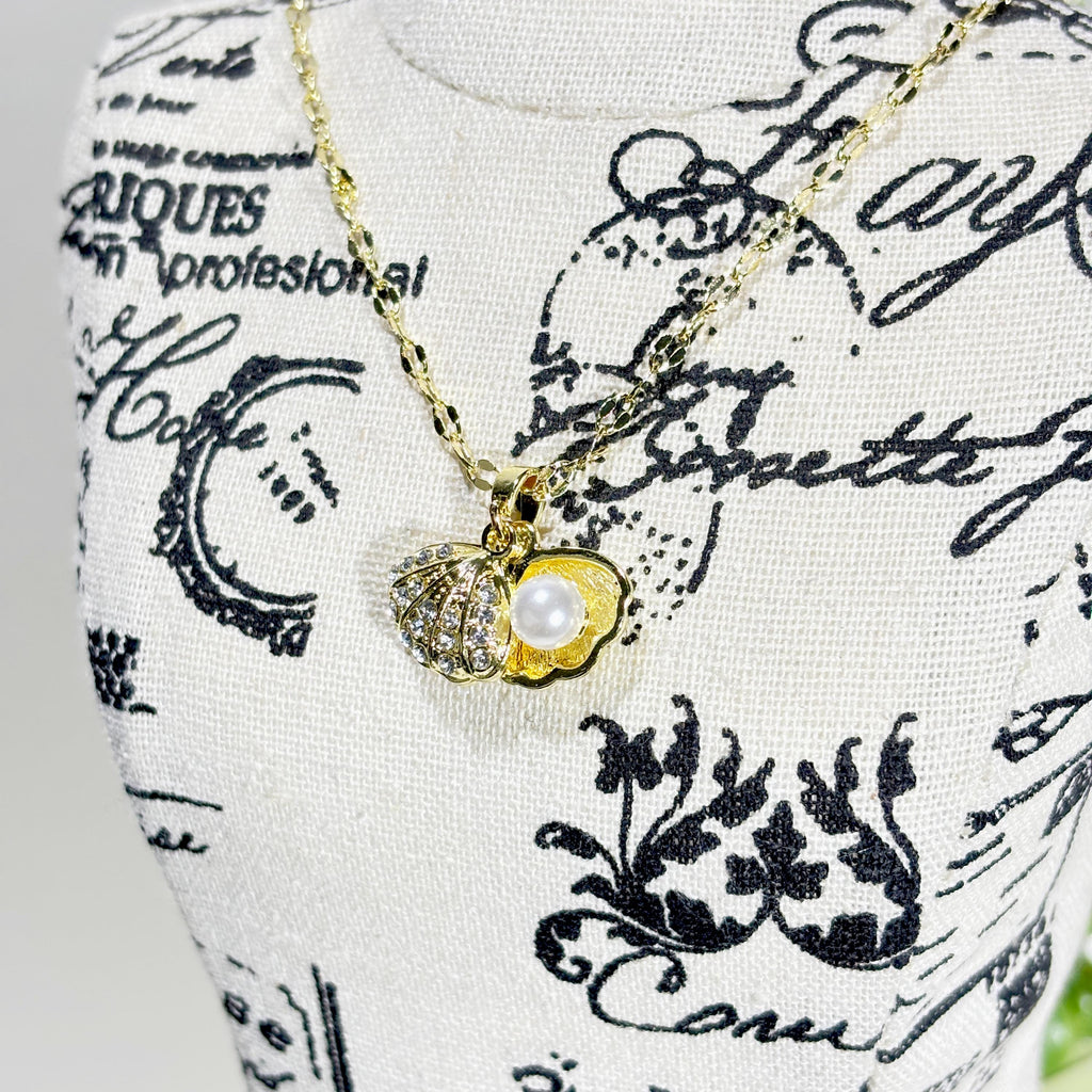 Silver Clam Sea Shell Ocean Necklace by Stella Amoré