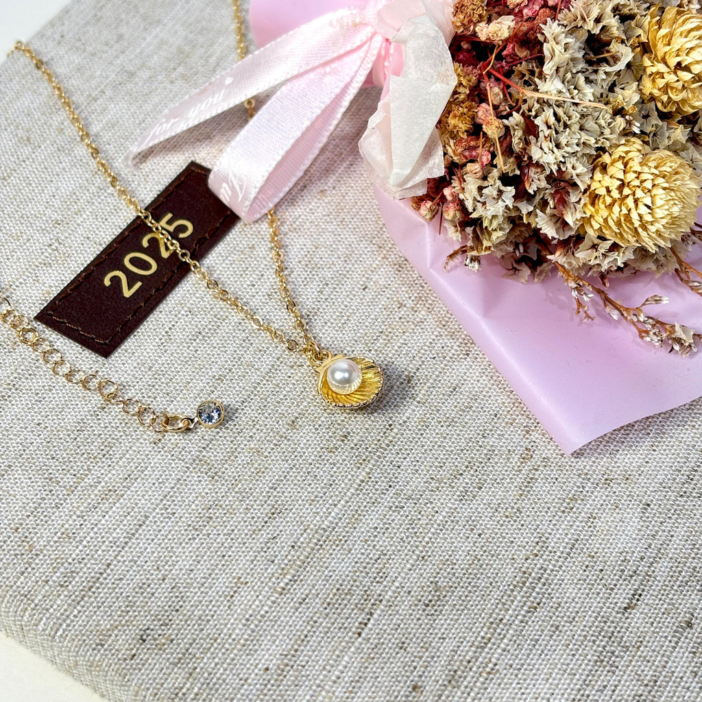 Sea Shell Necklace with Pearl by Stella Amoré