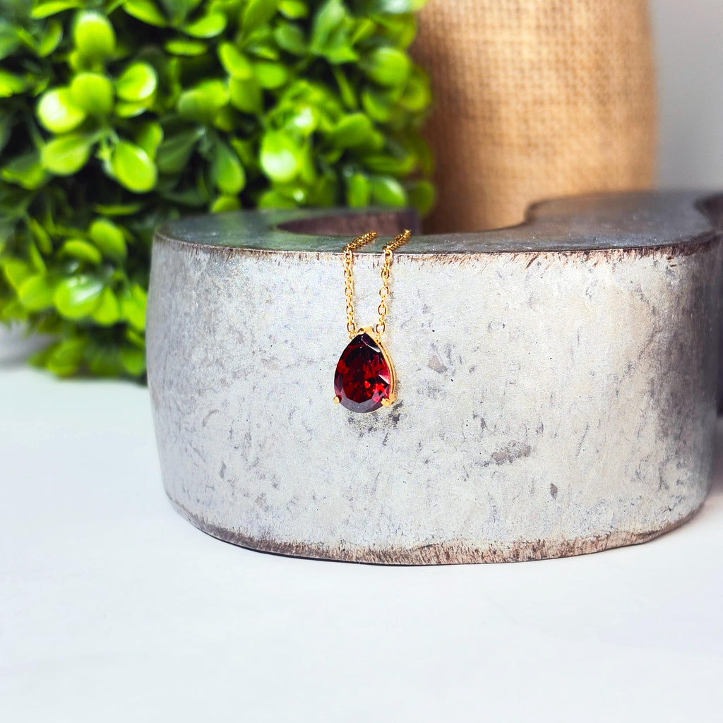 Dainty Birthstone Necklace – Pear Cut CZ Gemstone Pendant – Minimalist 18k Gold Necklace – Elegant Birthstone Jewelry Gift
