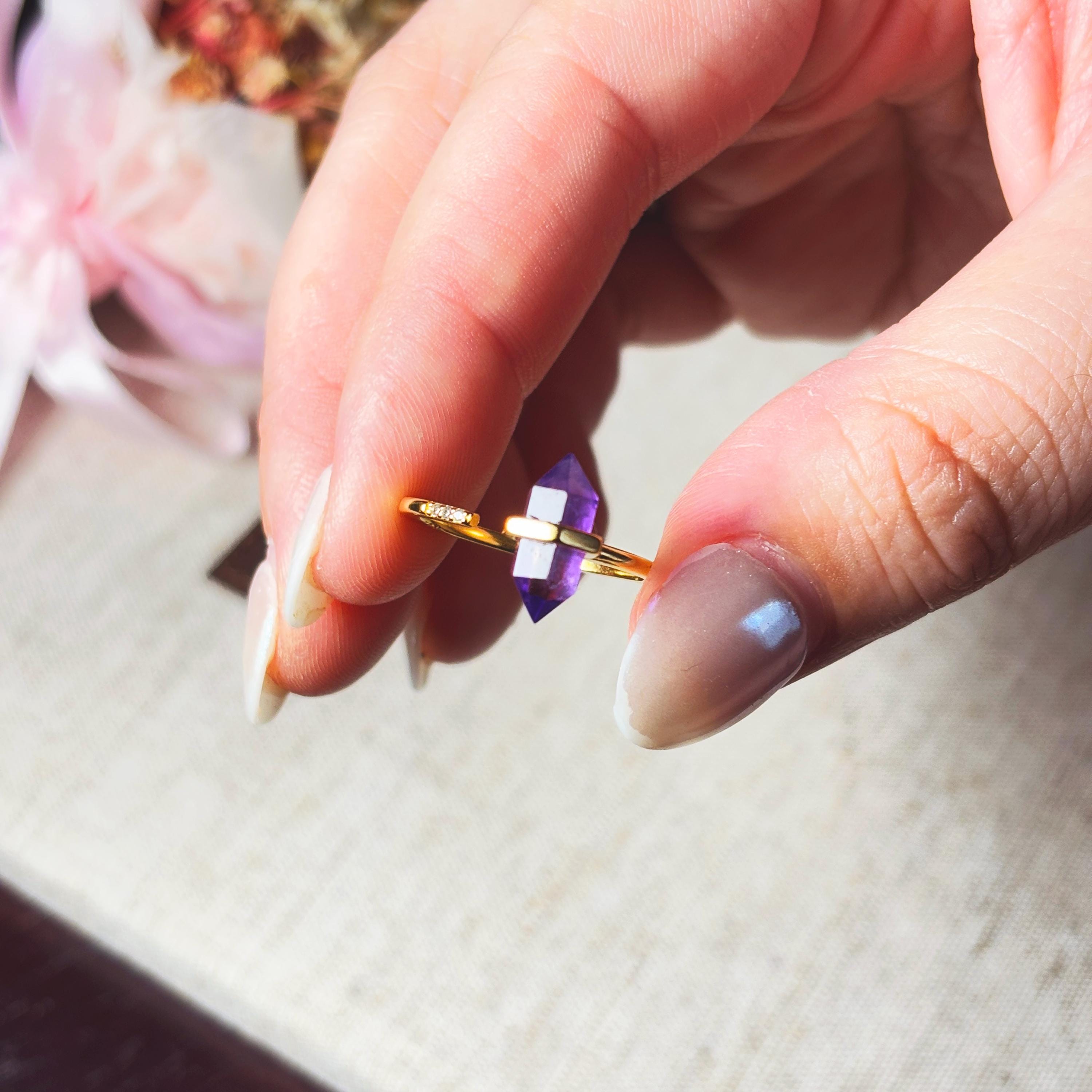 Jade Crystal Wand Ring – Adjustable Hexagonal Crystal Point